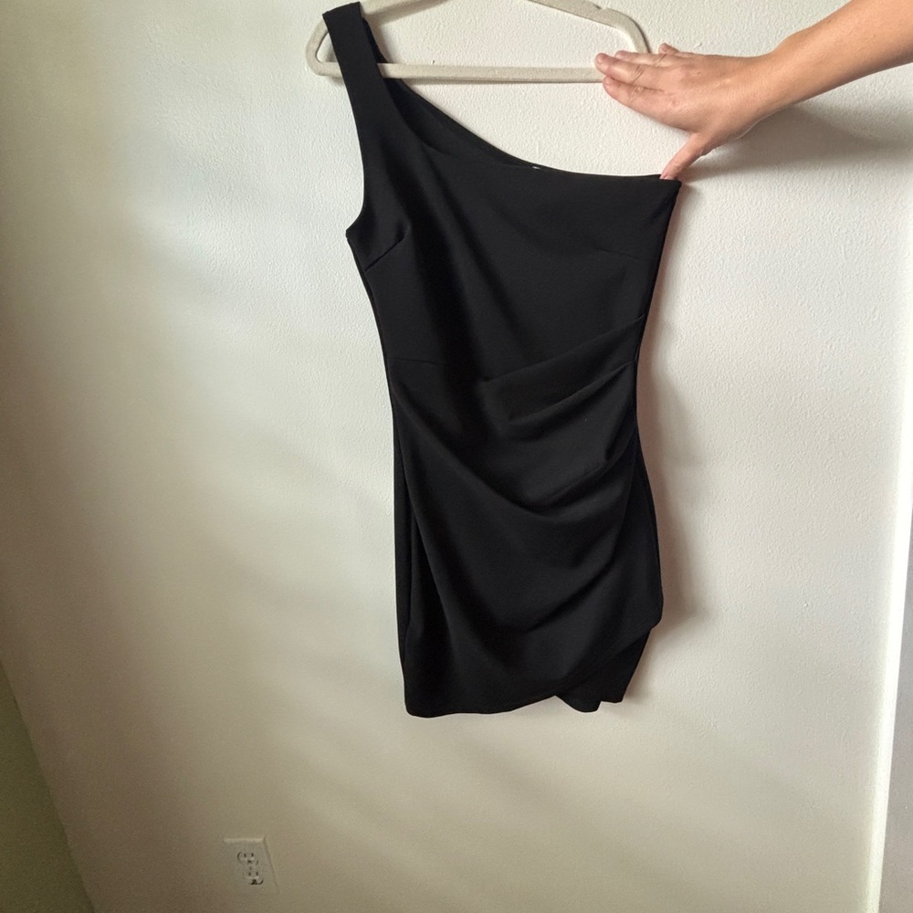 Windsor Chic Black One-Shoulder Dress